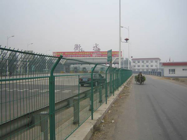 高速公路<a href=http://m.dyjybw.cn target=_blank class=infotextkey>護欄網(wǎng)</a>